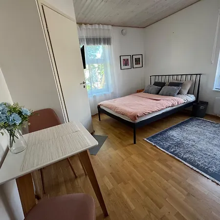 Laura Comfy Kappeli 8-2 29 Near Airport Next To The Bus Station Apartman Tallinn